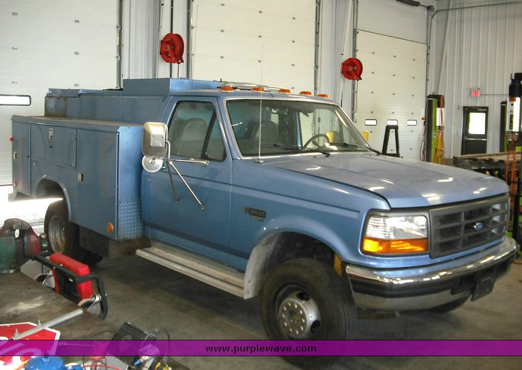 image for item 3485 1996 Ford F-Super Duty truck with utility bed