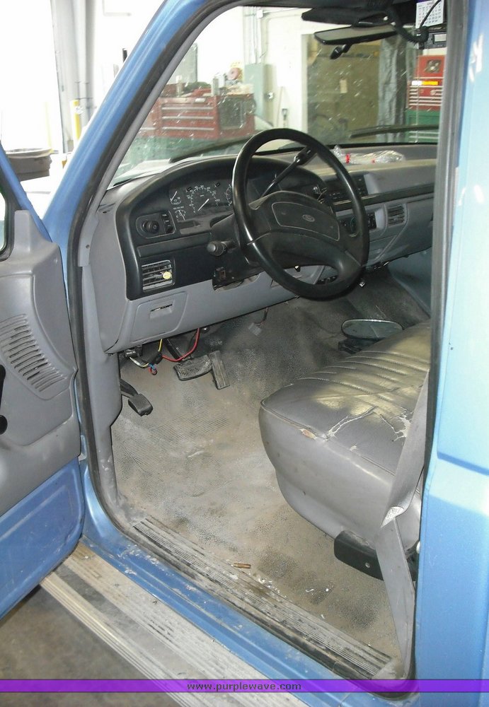 image for item 3485 1996 Ford F-Super Duty truck with utility bed