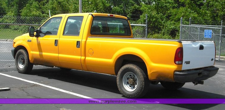 image for item 3487 2000 Ford F350 Super Duty crew cab pickup