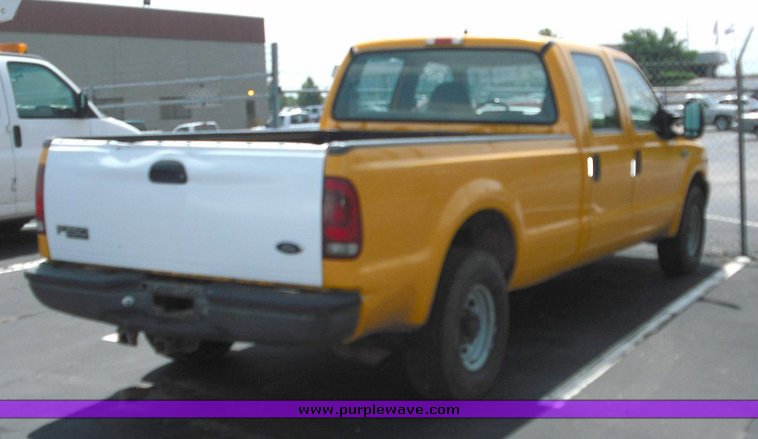 image for item 3487 2000 Ford F350 Super Duty crew cab pickup