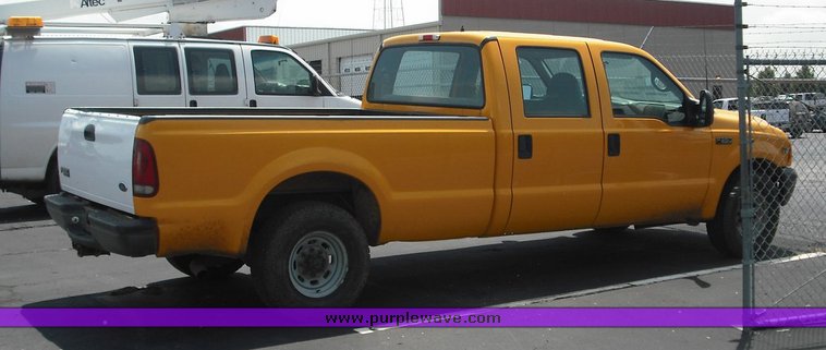 image for item 3487 2000 Ford F350 Super Duty crew cab pickup