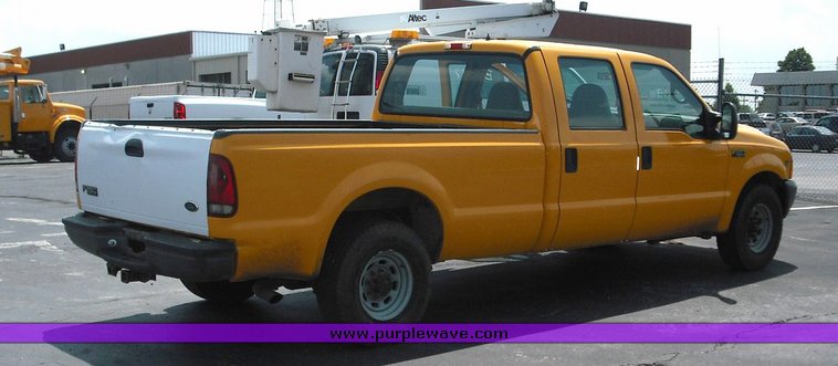 image for item 3487 2000 Ford F350 Super Duty crew cab pickup