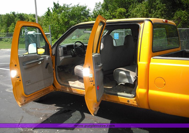 image for item 3487 2000 Ford F350 Super Duty crew cab pickup