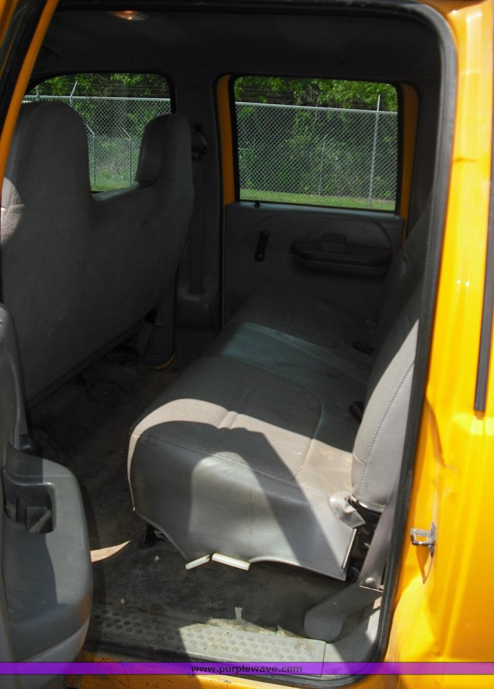 image for item 3487 2000 Ford F350 Super Duty crew cab pickup