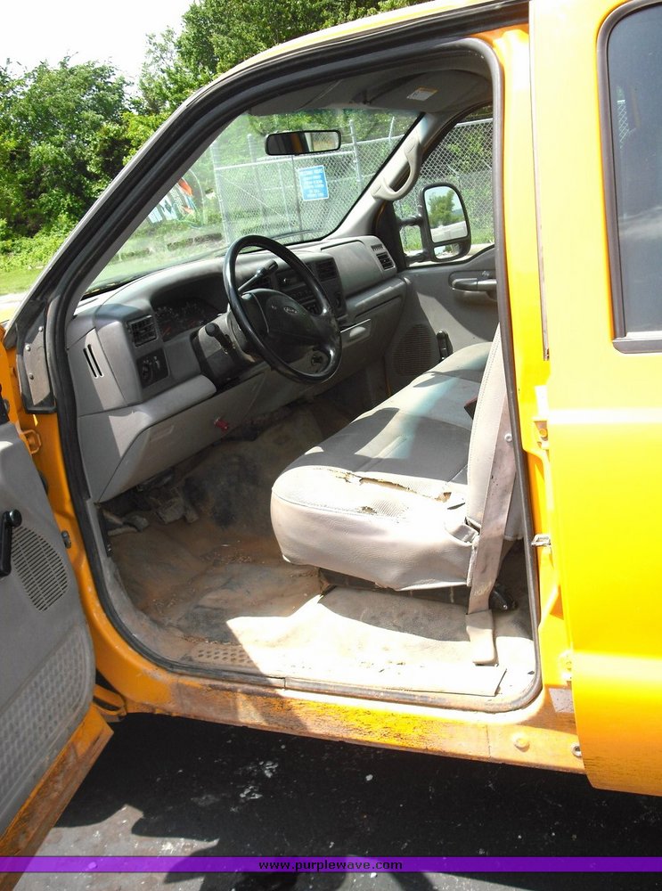 image for item 3487 2000 Ford F350 Super Duty crew cab pickup