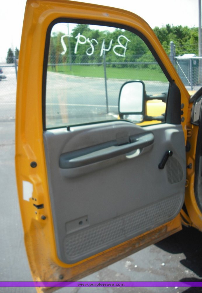 image for item 3487 2000 Ford F350 Super Duty crew cab pickup