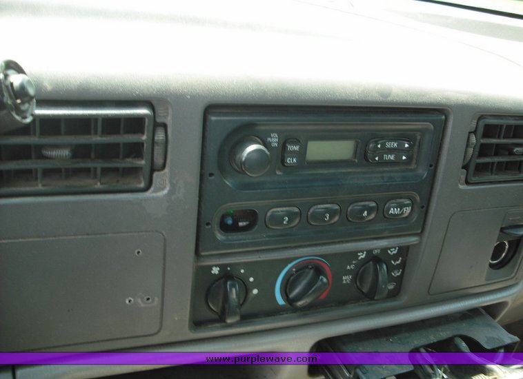 image for item 3487 2000 Ford F350 Super Duty crew cab pickup