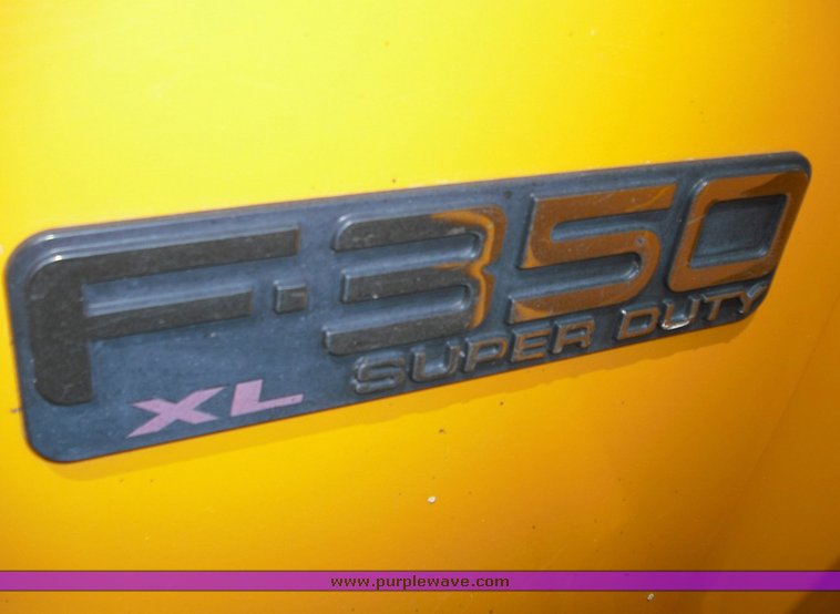 image for item 3487 2000 Ford F350 Super Duty crew cab pickup