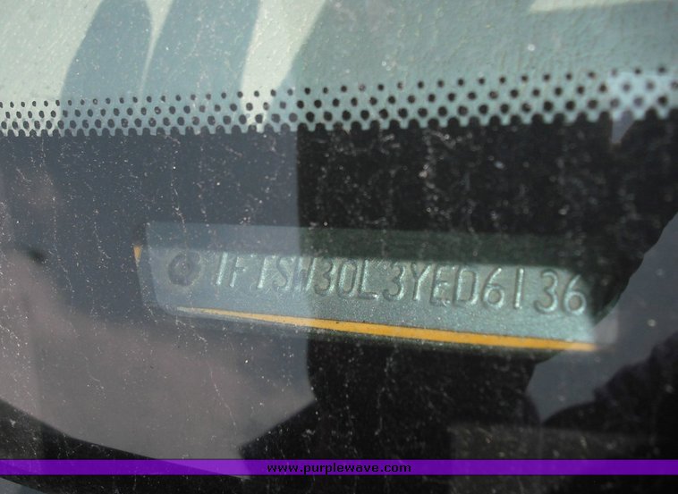 image for item 3487 2000 Ford F350 Super Duty crew cab pickup