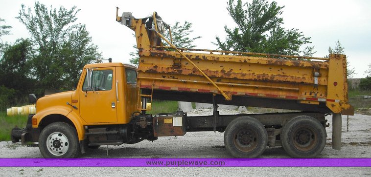 image for item 3489 1999 International 4900 6x4 XHD dump truck
