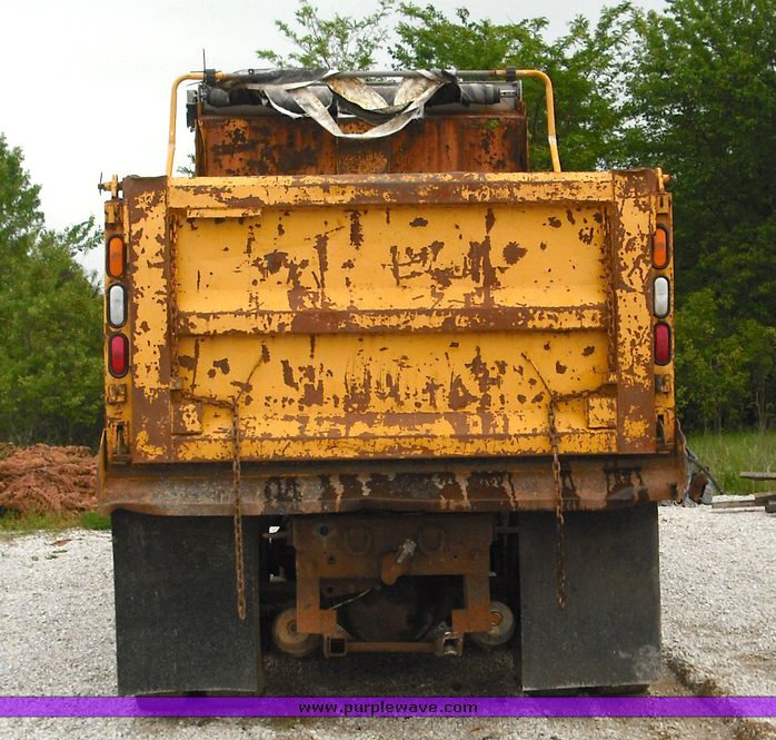 image for item 3489 1999 International 4900 6x4 XHD dump truck