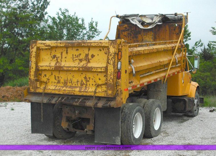 image for item 3489 1999 International 4900 6x4 XHD dump truck