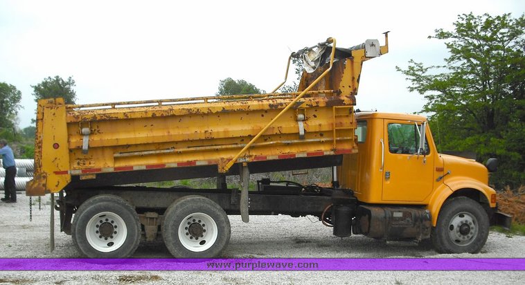 image for item 3489 1999 International 4900 6x4 XHD dump truck