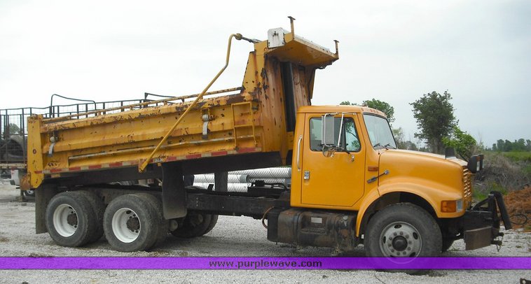 image for item 3489 1999 International 4900 6x4 XHD dump truck
