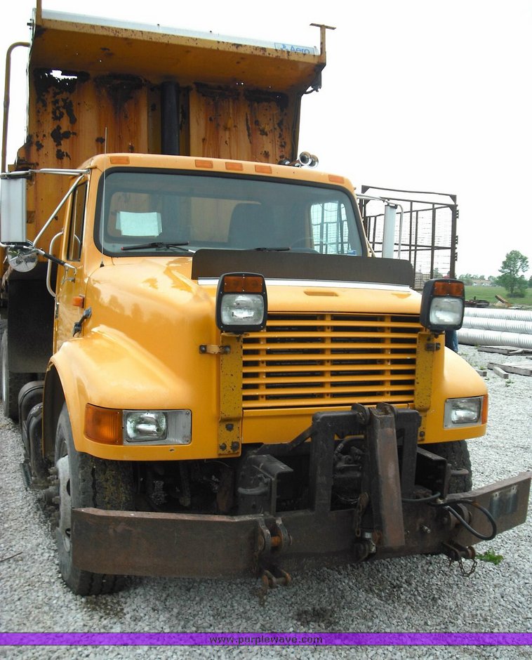 image for item 3489 1999 International 4900 6x4 XHD dump truck
