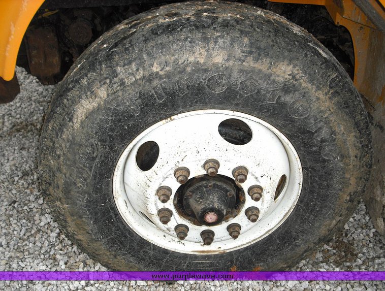 image for item 3489 1999 International 4900 6x4 XHD dump truck