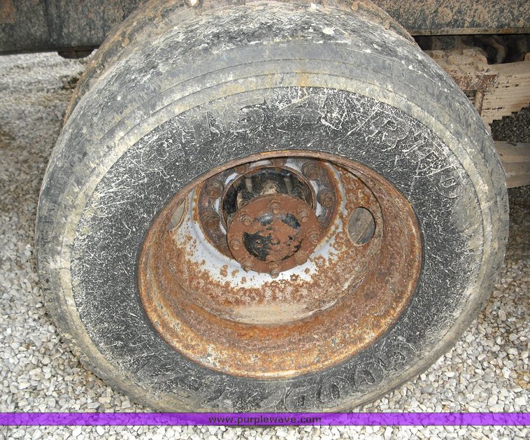 image for item 3489 1999 International 4900 6x4 XHD dump truck