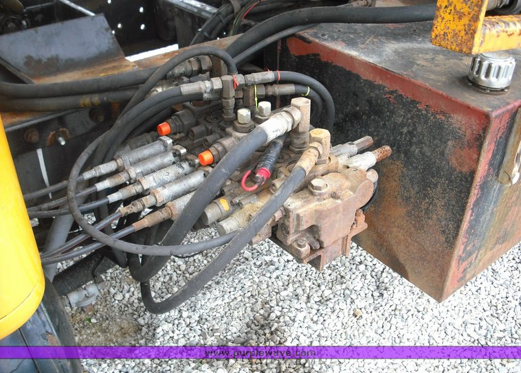 image for item 3489 1999 International 4900 6x4 XHD dump truck