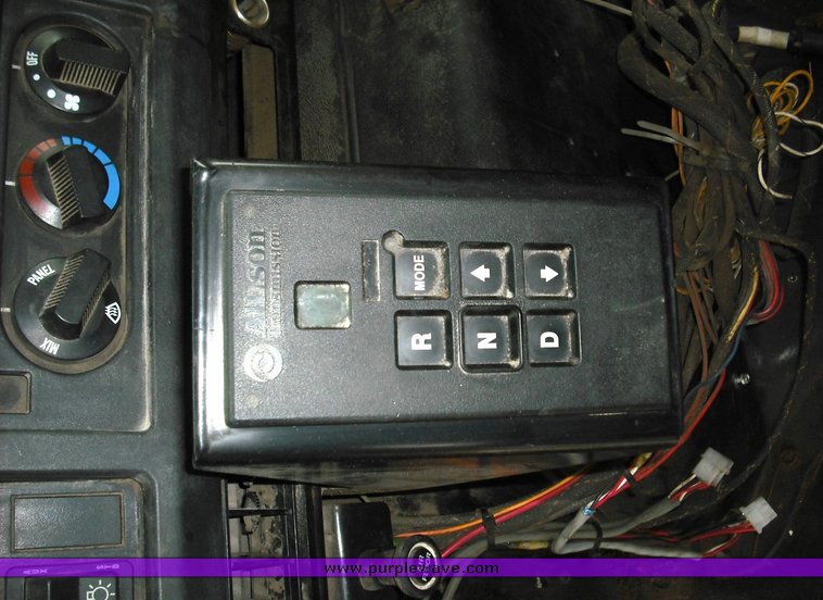 image for item 3489 1999 International 4900 6x4 XHD dump truck