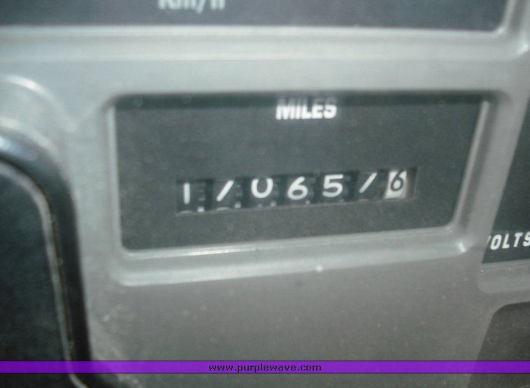 image for item 3489 1999 International 4900 6x4 XHD dump truck