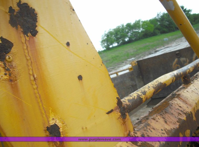 image for item 3489 1999 International 4900 6x4 XHD dump truck