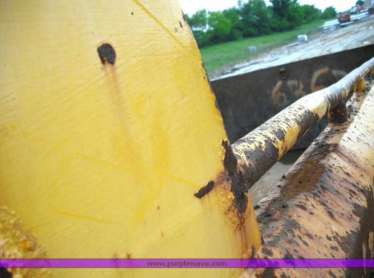 image for item 3489 1999 International 4900 6x4 XHD dump truck