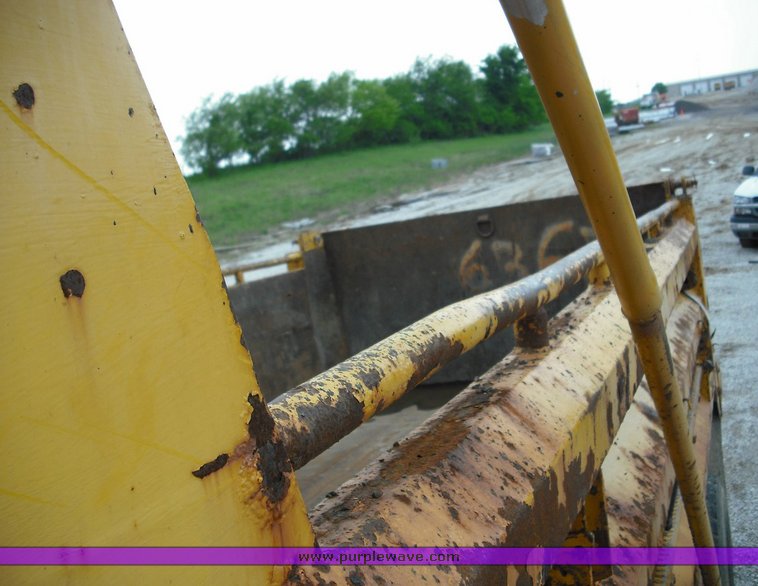 image for item 3489 1999 International 4900 6x4 XHD dump truck