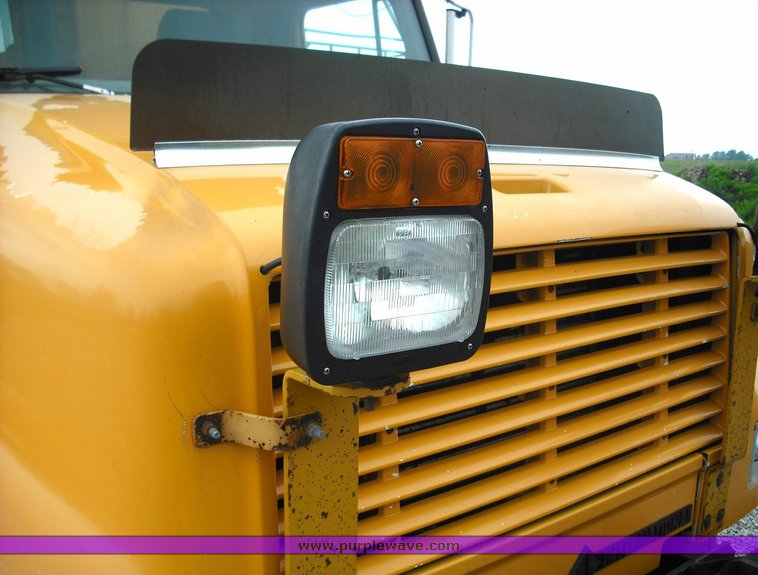 image for item 3489 1999 International 4900 6x4 XHD dump truck