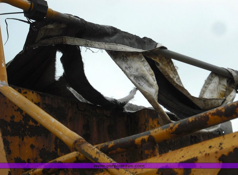 image for item 3489 1999 International 4900 6x4 XHD dump truck