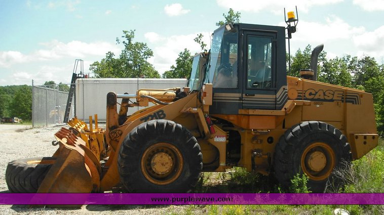 image for item 3492 1996 Case 721B wheel loader