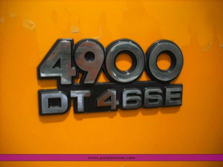 image for item 3495 2000 International Series 4900 4x2 dump truck