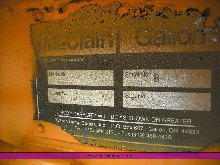 image for item 3495 2000 International Series 4900 4x2 dump truck