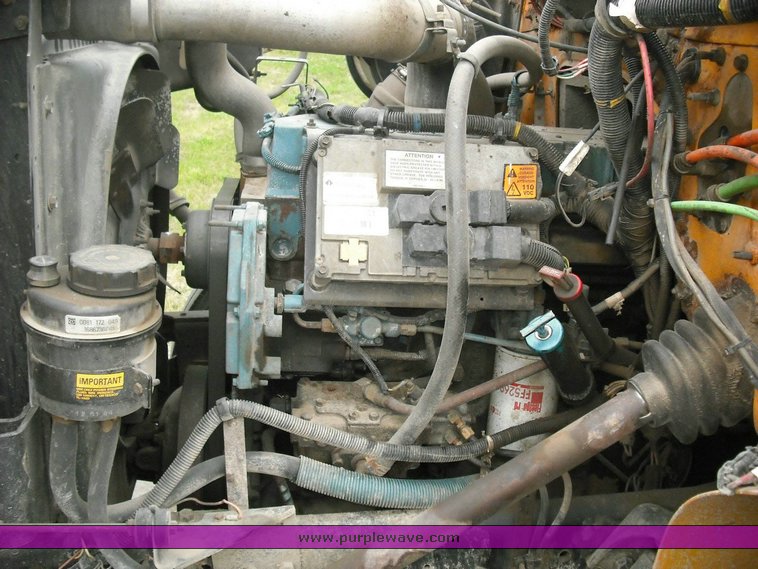 image for item 3495 2000 International Series 4900 4x2 dump truck