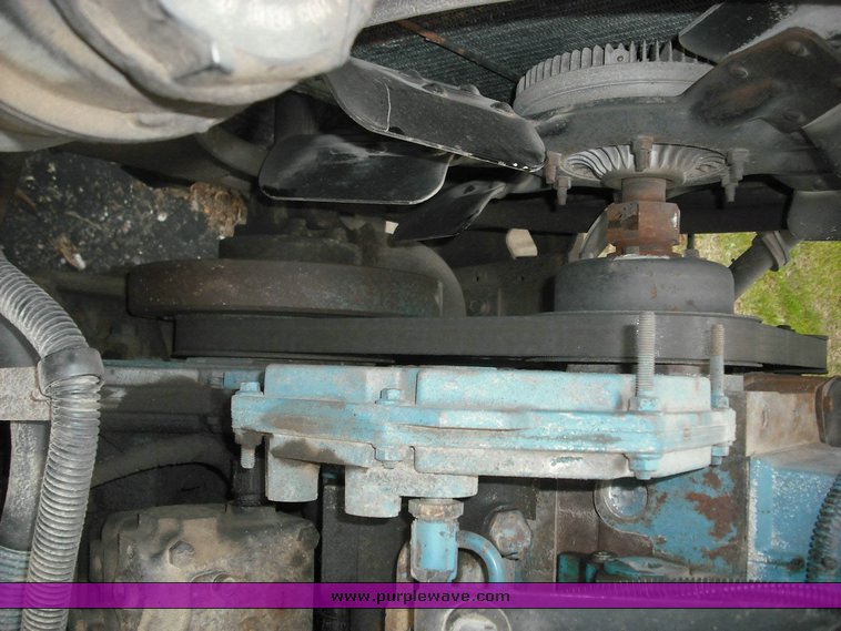 image for item 3495 2000 International Series 4900 4x2 dump truck