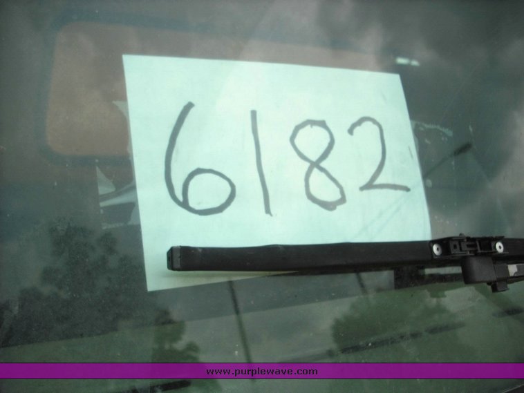 image for item 3495 2000 International Series 4900 4x2 dump truck