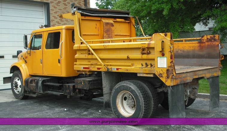 image for item 3496 2002 International Series 4900 crew cab dump truck