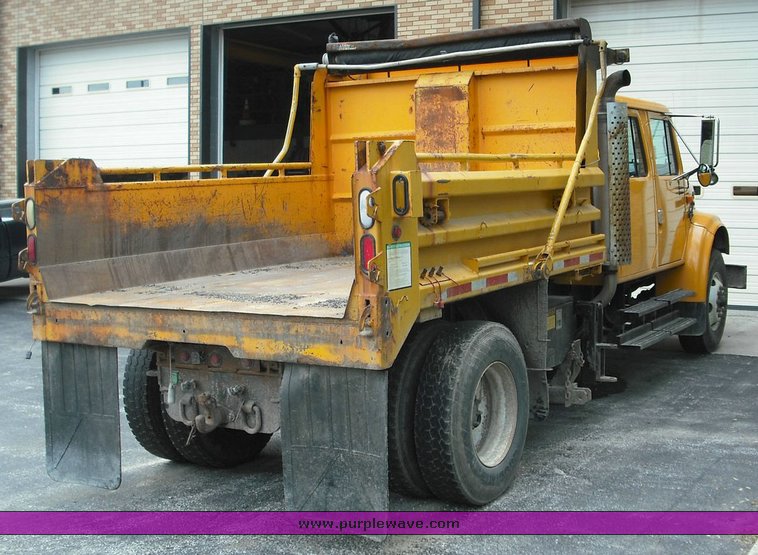 image for item 3496 2002 International Series 4900 crew cab dump truck