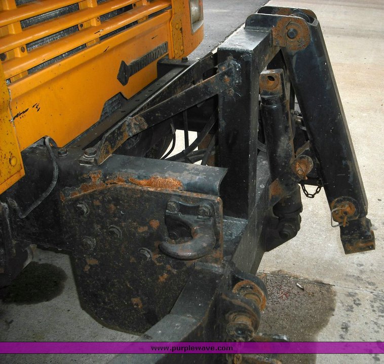 image for item 3496 2002 International Series 4900 crew cab dump truck