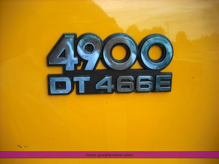 image for item 3496 2002 International Series 4900 crew cab dump truck