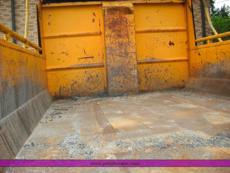 image for item 3496 2002 International Series 4900 crew cab dump truck