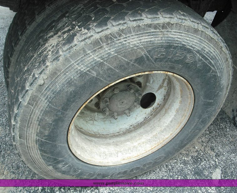 image for item 3496 2002 International Series 4900 crew cab dump truck