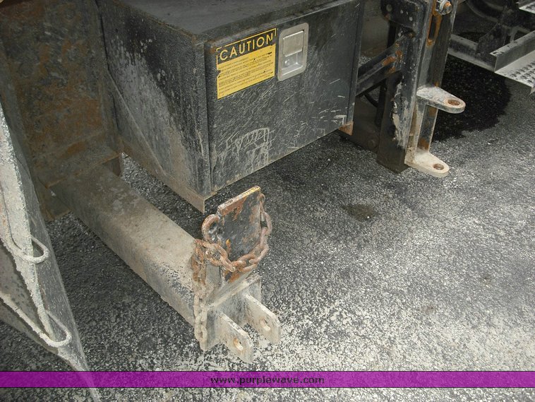 image for item 3496 2002 International Series 4900 crew cab dump truck