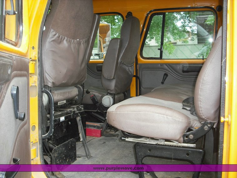 image for item 3496 2002 International Series 4900 crew cab dump truck