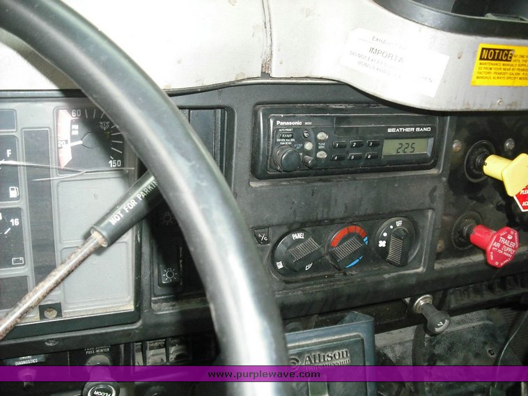 image for item 3496 2002 International Series 4900 crew cab dump truck