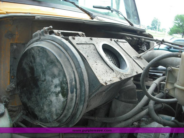 image for item 3496 2002 International Series 4900 crew cab dump truck