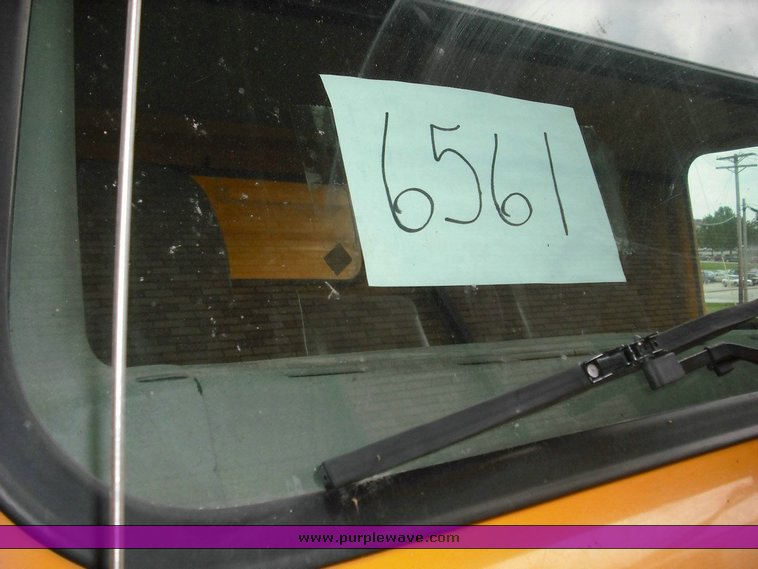 image for item 3496 2002 International Series 4900 crew cab dump truck