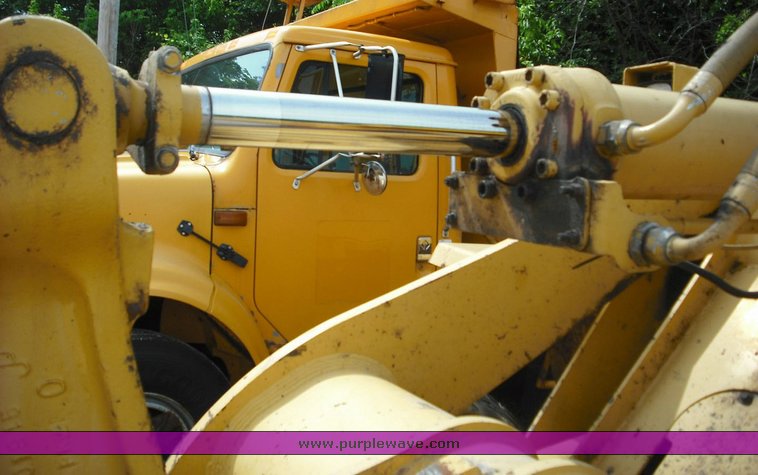 image for item 3497 1995 John Deere 544G wheel loader