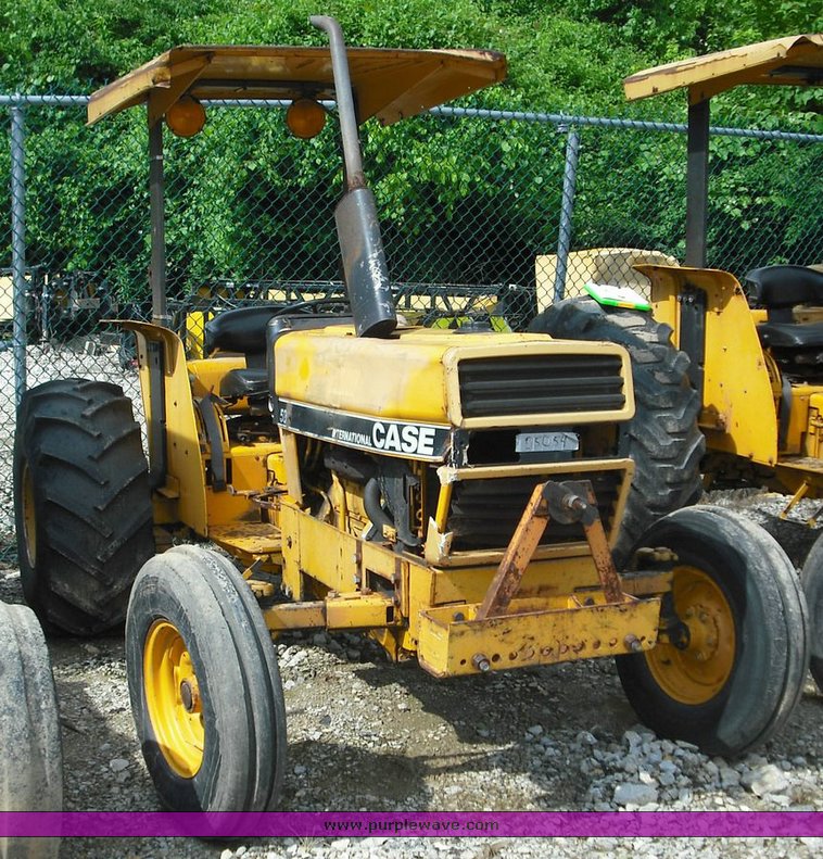 image for item 3498 1988 Case IH 585 tractor