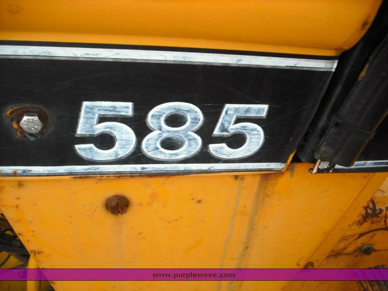 image for item 3498 1988 Case IH 585 tractor