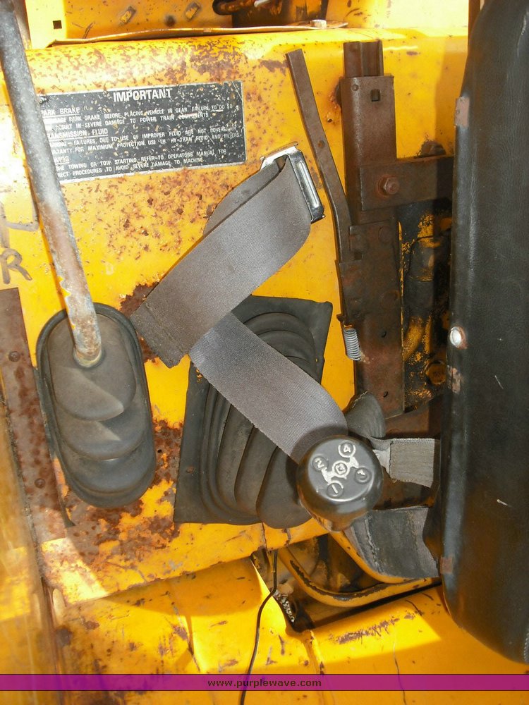 image for item 3498 1988 Case IH 585 tractor